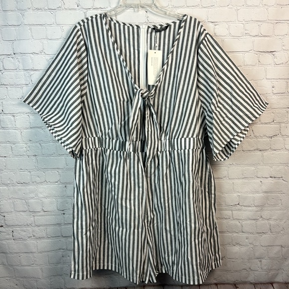 BloomChic Gray & White Striped Knot Front Romper Plus Size 3X - Picture 2 of 6